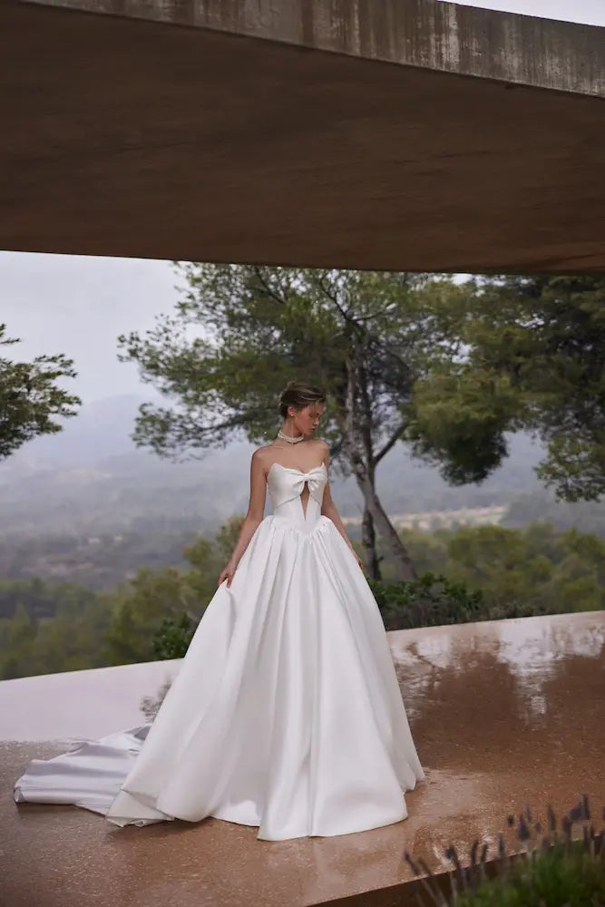 Eva Lendel Bari Wedding Dress