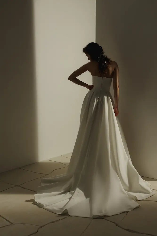Eva Lendel Norwin designer wedding dress