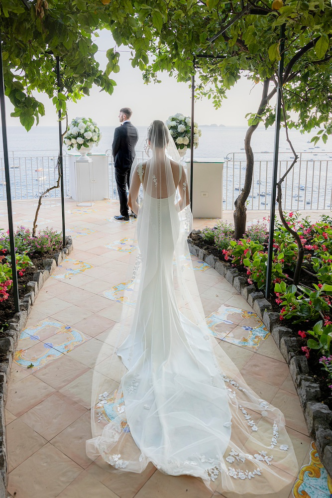 Bride and groom in Amalfi coast