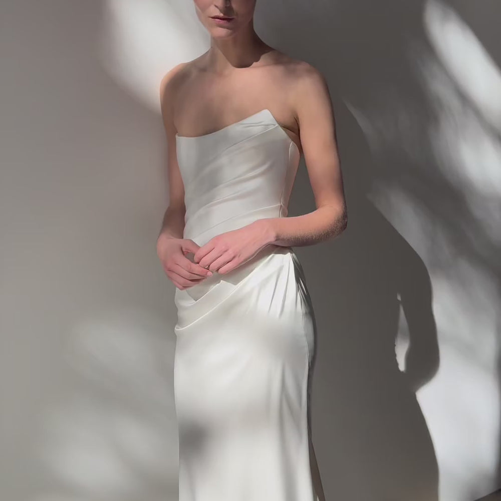 
                  
                    Load and play video in Gallery viewer, KYHA BRIDE IVER WEDDING DRESS
                  
                