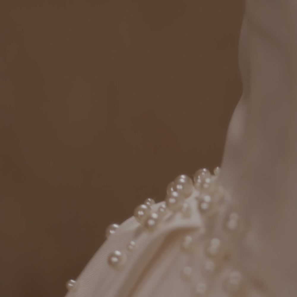 
                  
                    Load and play video in Gallery viewer, Milla Nova Alaia wedding dress
                  
                