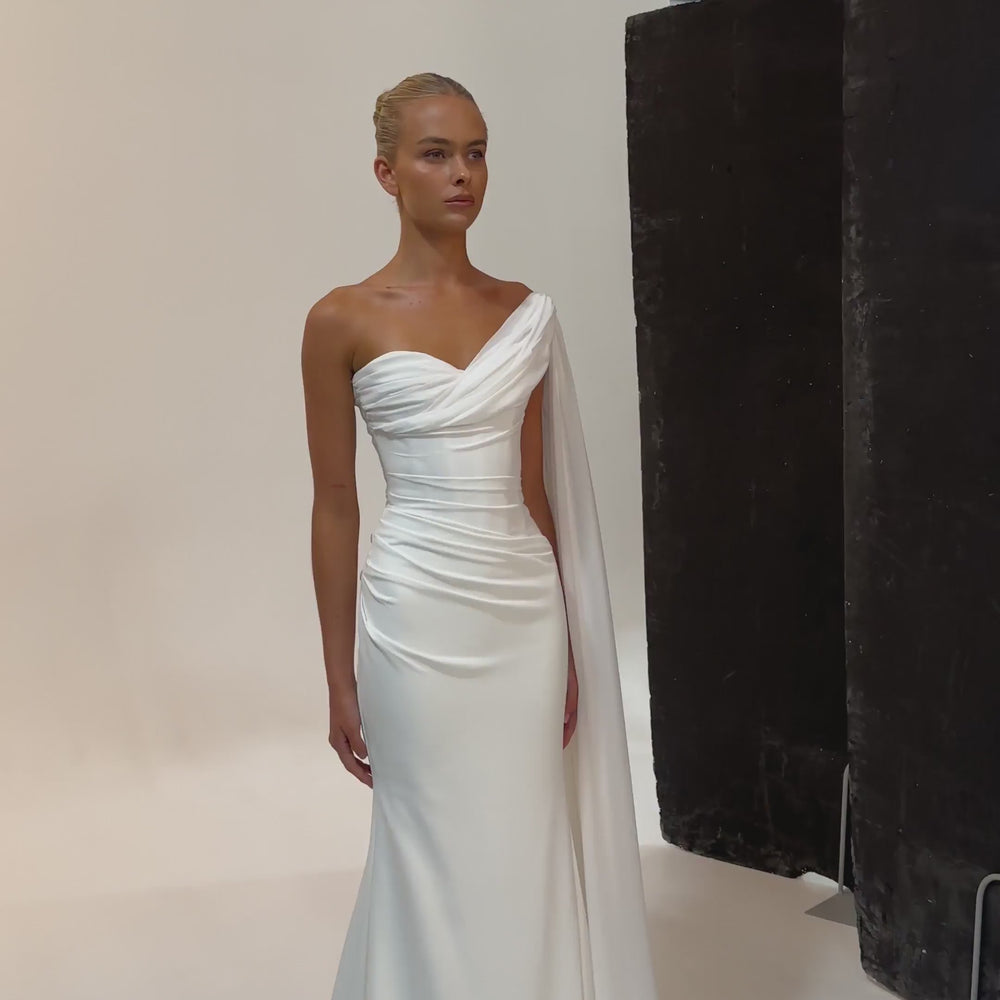 
                  
                    Load and play video in Gallery viewer, KYHA BRIDE ELM WEDDING DRESS
                  
                