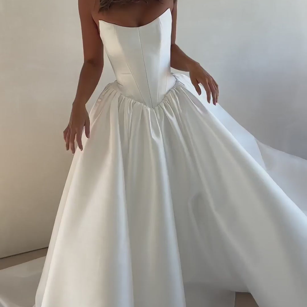 
                  
                    Load and play video in Gallery viewer, KYHA BRIDE MILES WEDDING DRESS
                  
                