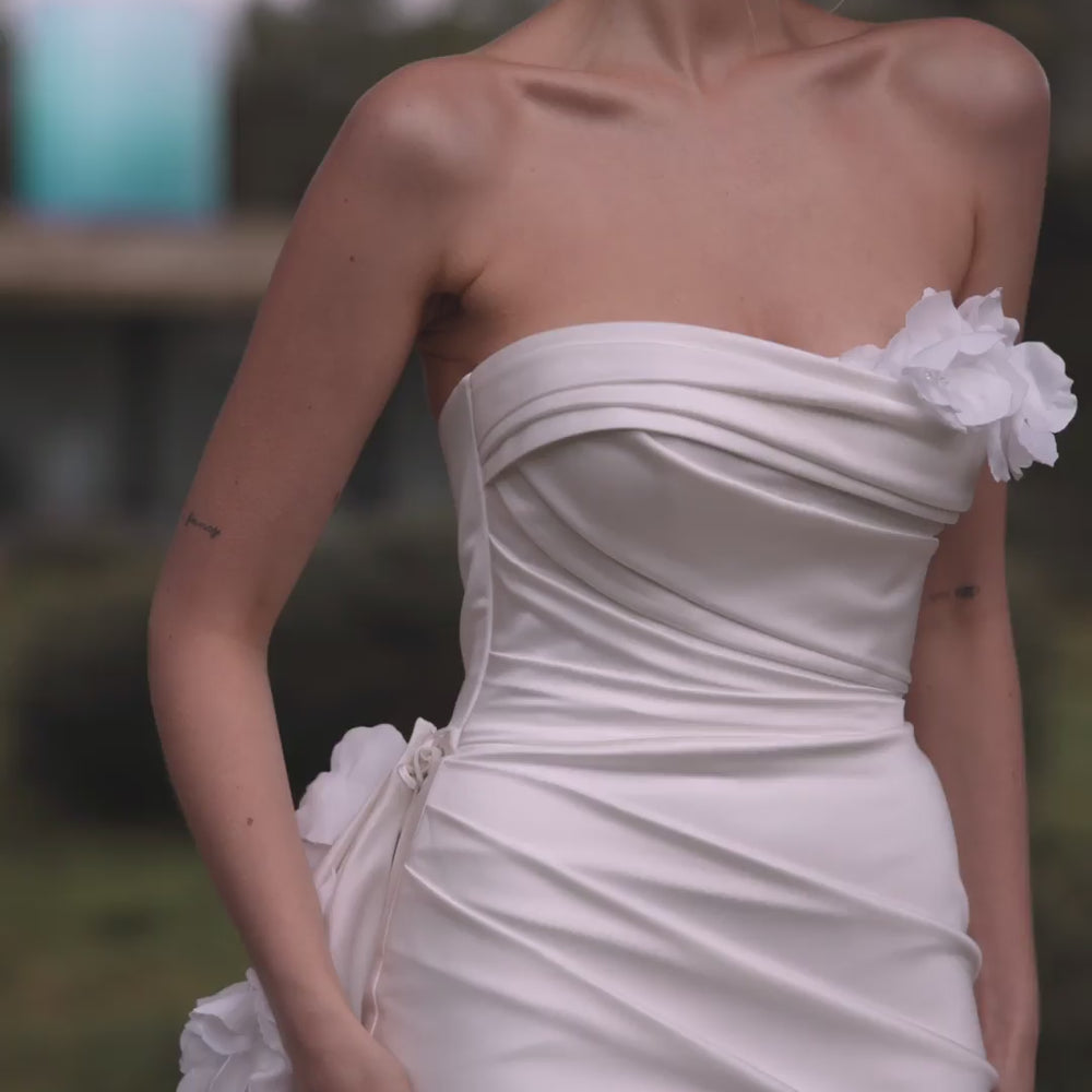 
                  
                    Load and play video in Gallery viewer, Eva Lendel Capella Weedding Dress
                  
                