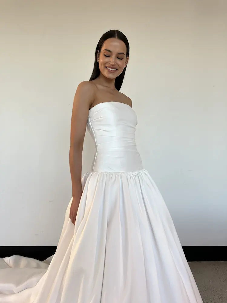 
                  
                    KYHA BRIDE LUCKY WEDDING DRESS
                  
                