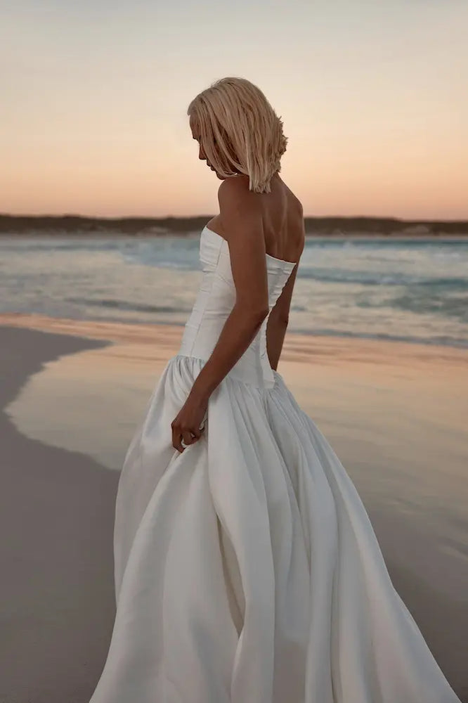
                  
                    KYHA BRIDE LUCKY WEDDING DRESS
                  
                