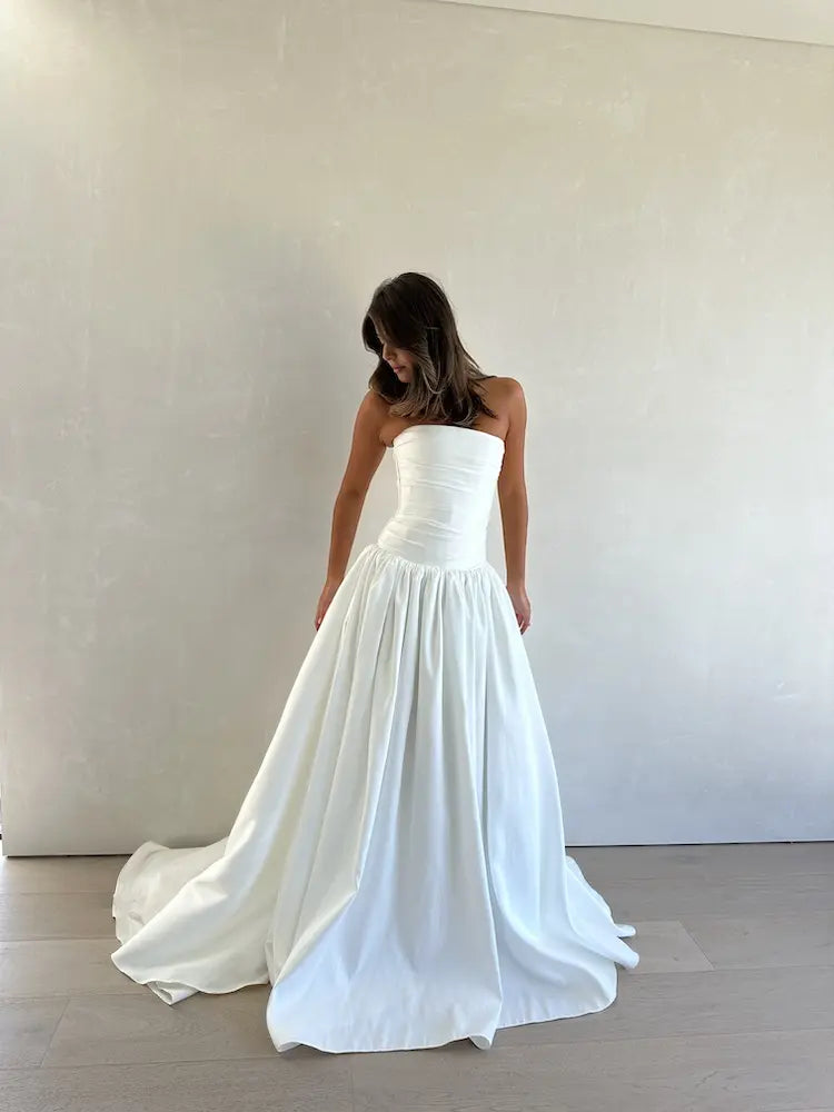 
                  
                    KYHA BRIDE LUCKY WEDDING DRESS
                  
                