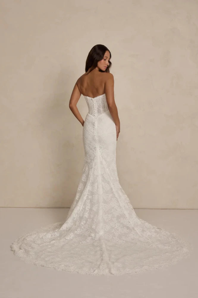 
                  
                    MADE WITH LOVE ROMY WEDDING DRESS
                  
                