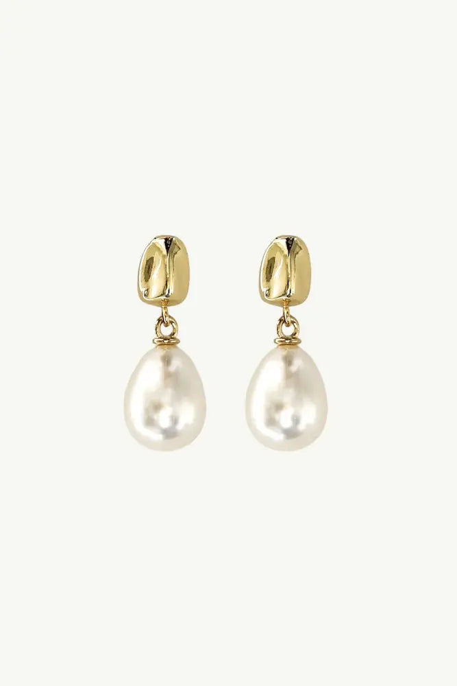 
                  
                    Studio by A.B. Ellie Orb Mini Pearl Drop Gold
                  
                