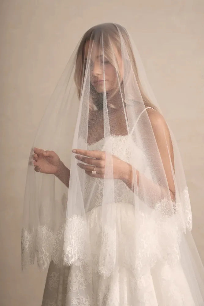 Brides Lace Veil