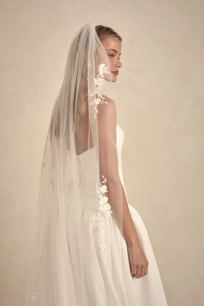 Brides Lace Veil