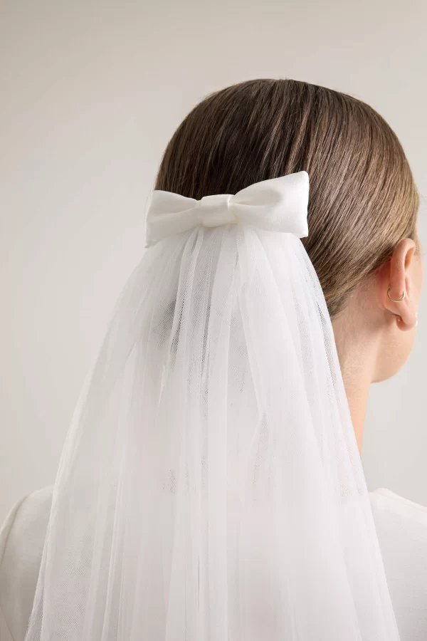 Chosen by KYHA Evander veil in bright ivory